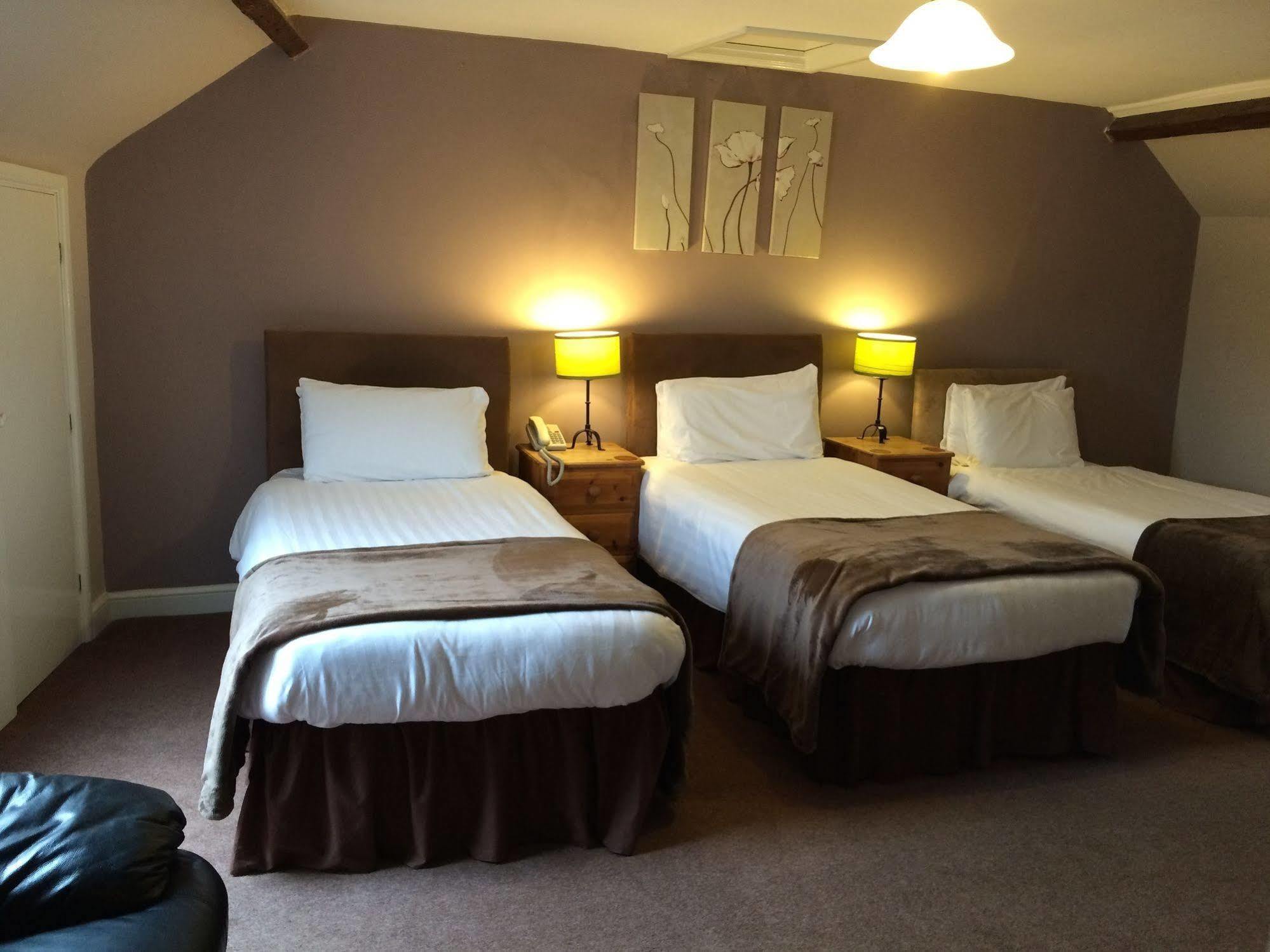 The Cromwell Arms Inn Боуви Трейси Екстериор снимка